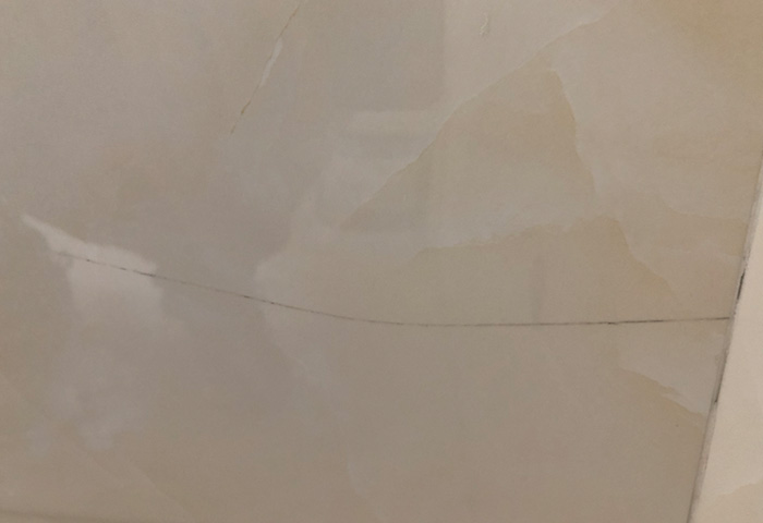 瓷磚開裂了怎么辦？瓷磚裂痕如何防治